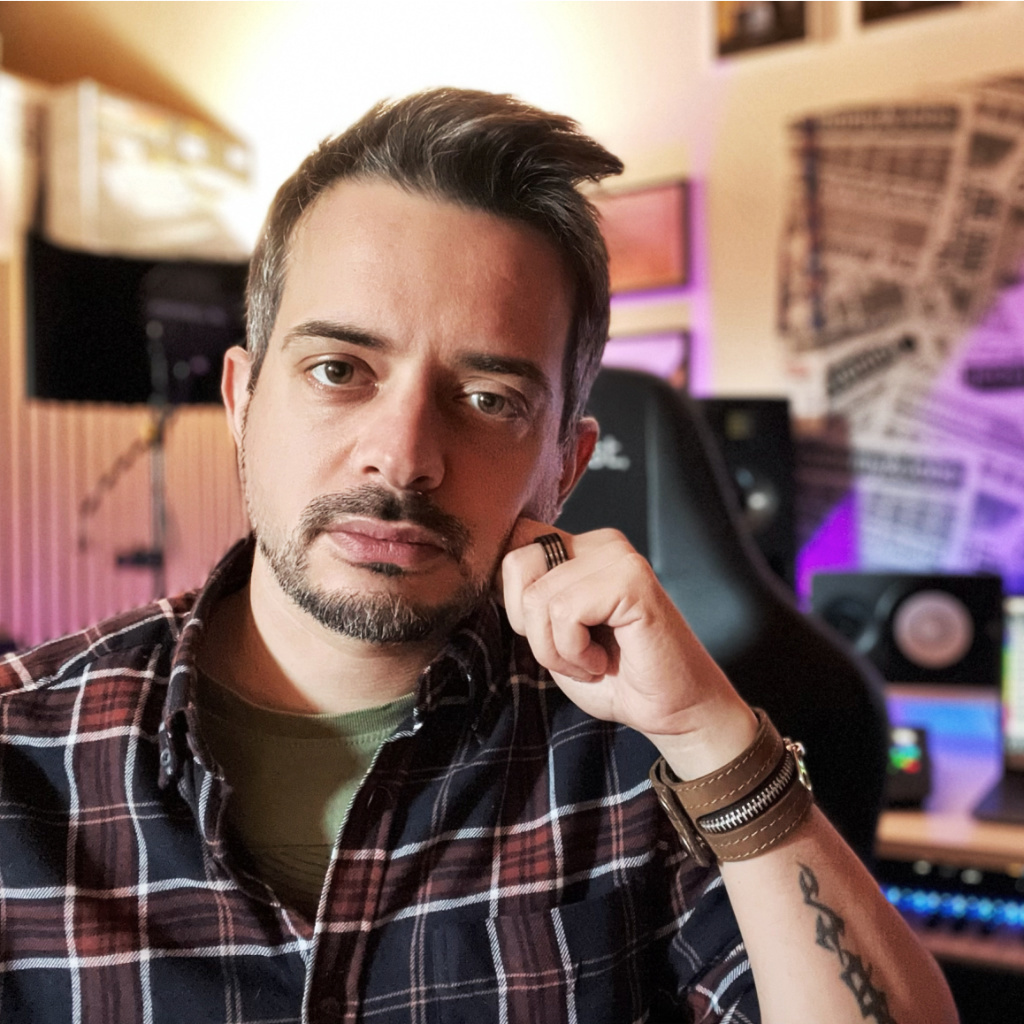 Sthage, producer di hip hop e pop, nel suo studio in provincia di Bergamo